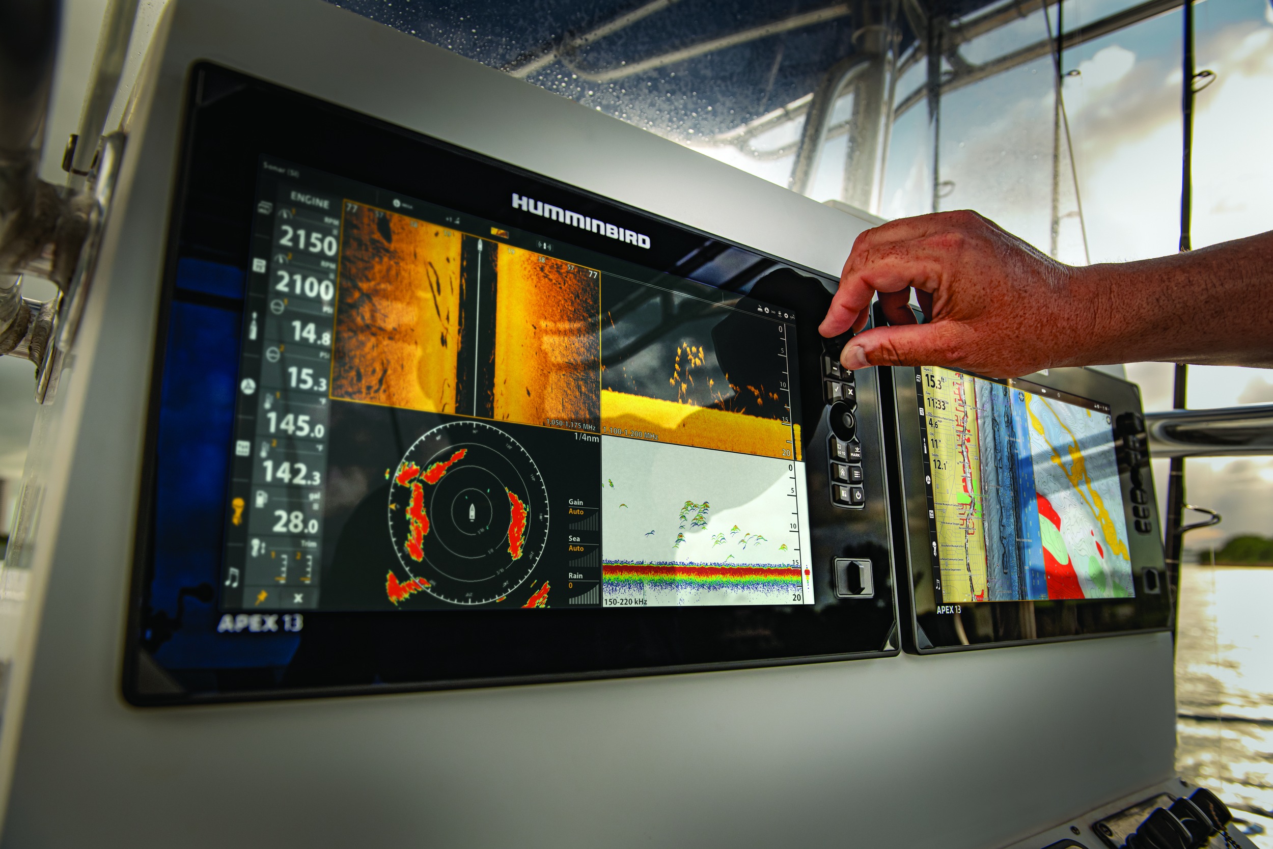 Sonar Humminbird APEX 13 MSI+ – cu sondă – vedere 3
