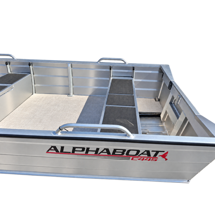 Alphaboat C445 PRO – podină și banca din pupa