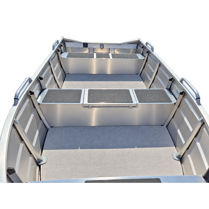 Alphaboat C445 PRO – interior cu bănci și podină