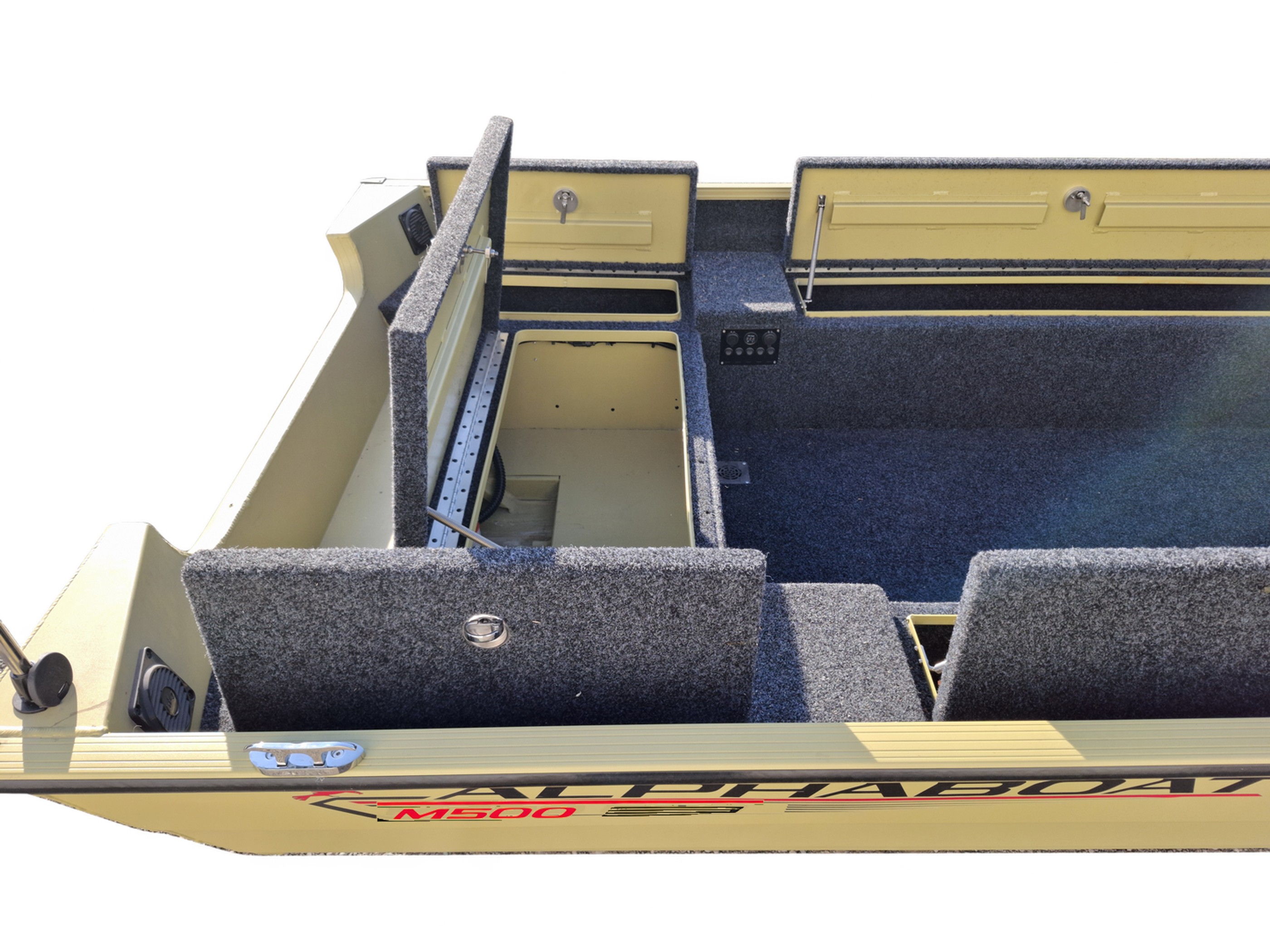 Alphaboat M500 – compartimente deschise și spațiul interior