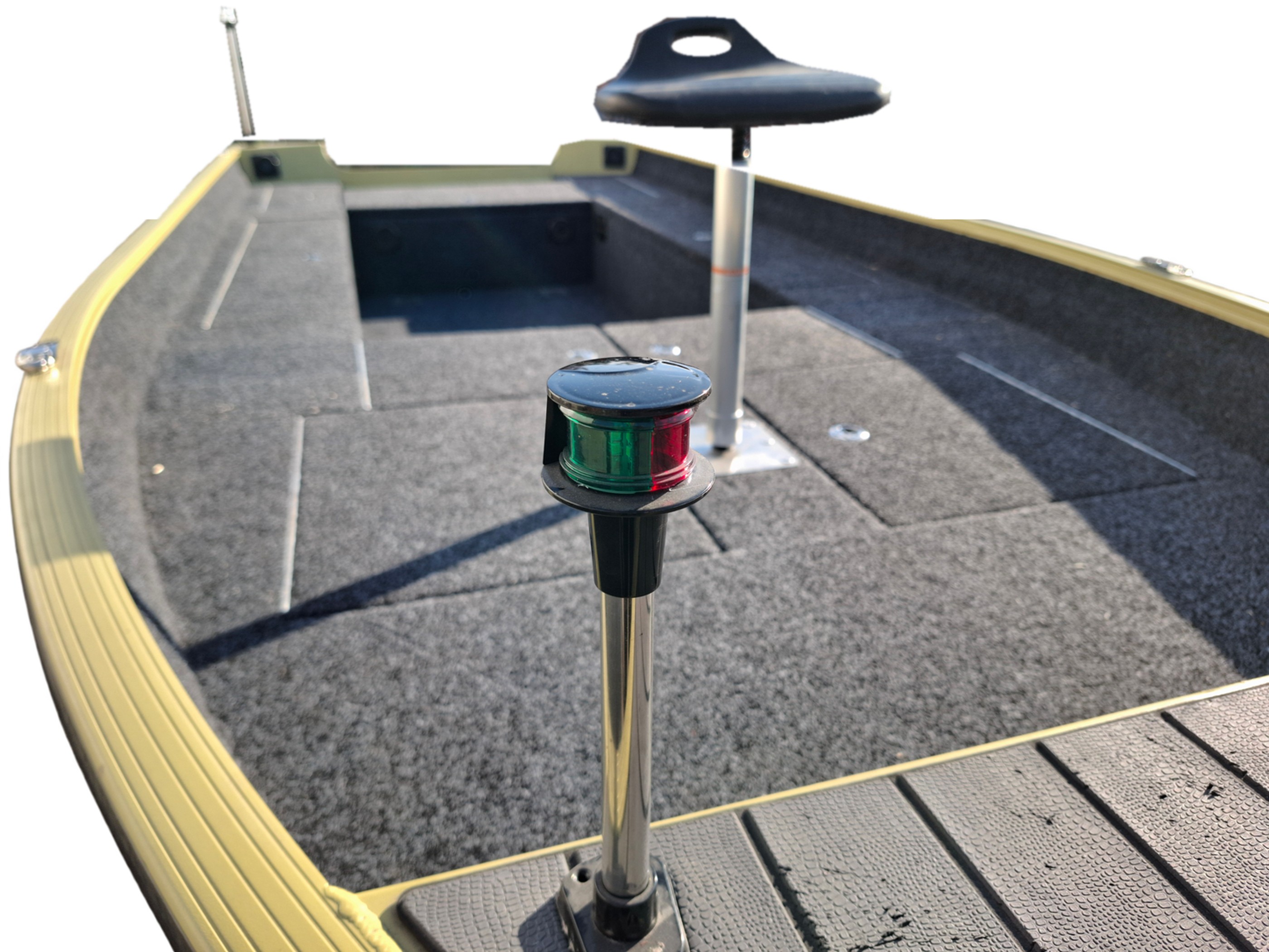 Alphaboat M500 – detaliul luminii de navigație la prova
