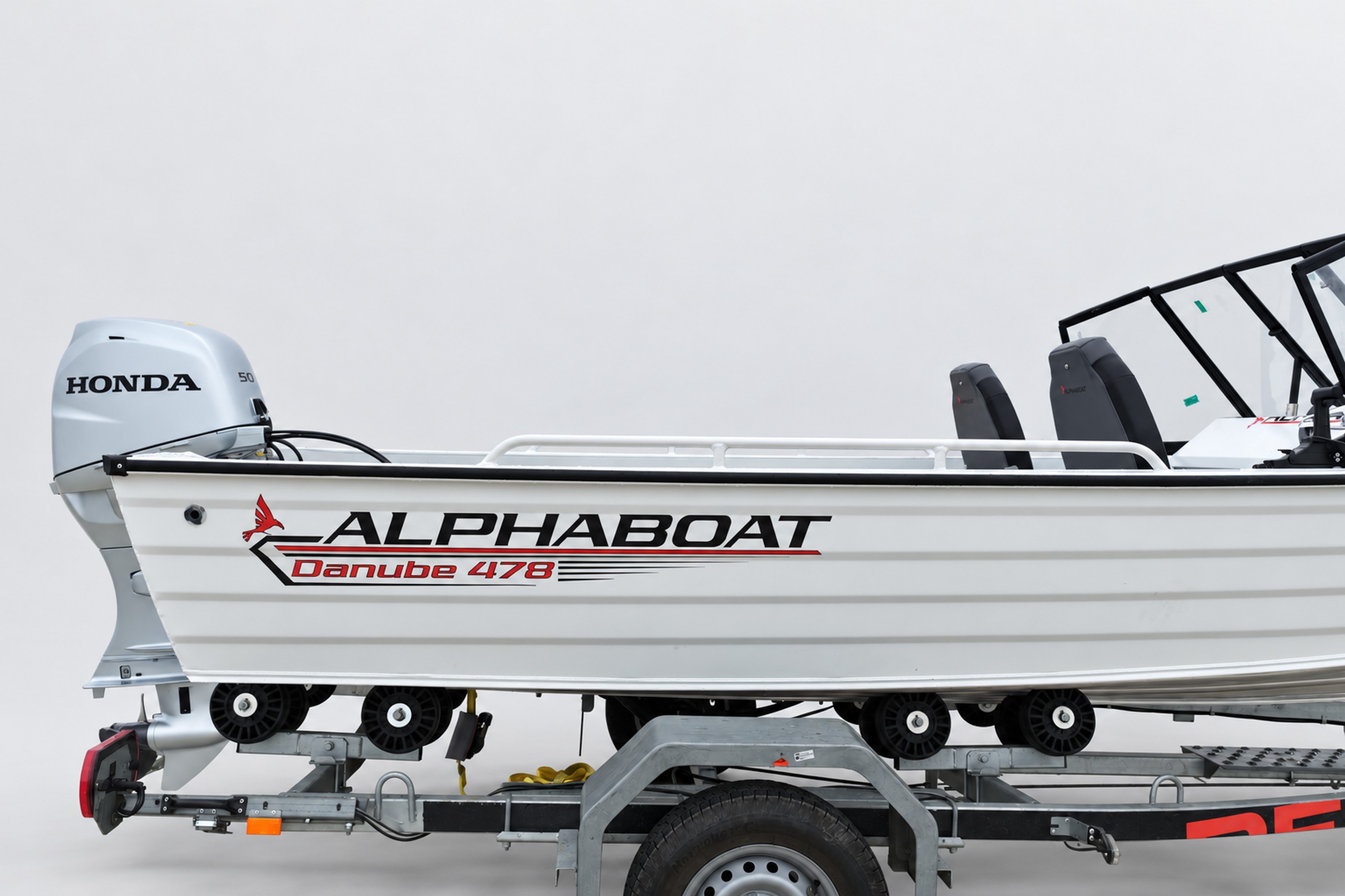 Alphaboat A478 – Barcă din aluminiu pentru pescuit și agrement